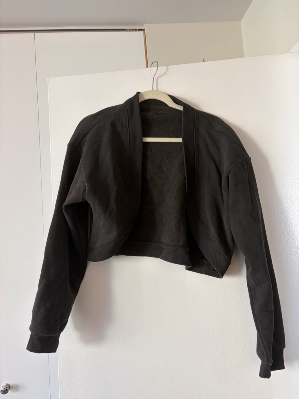 Vuori Restore Shrug
